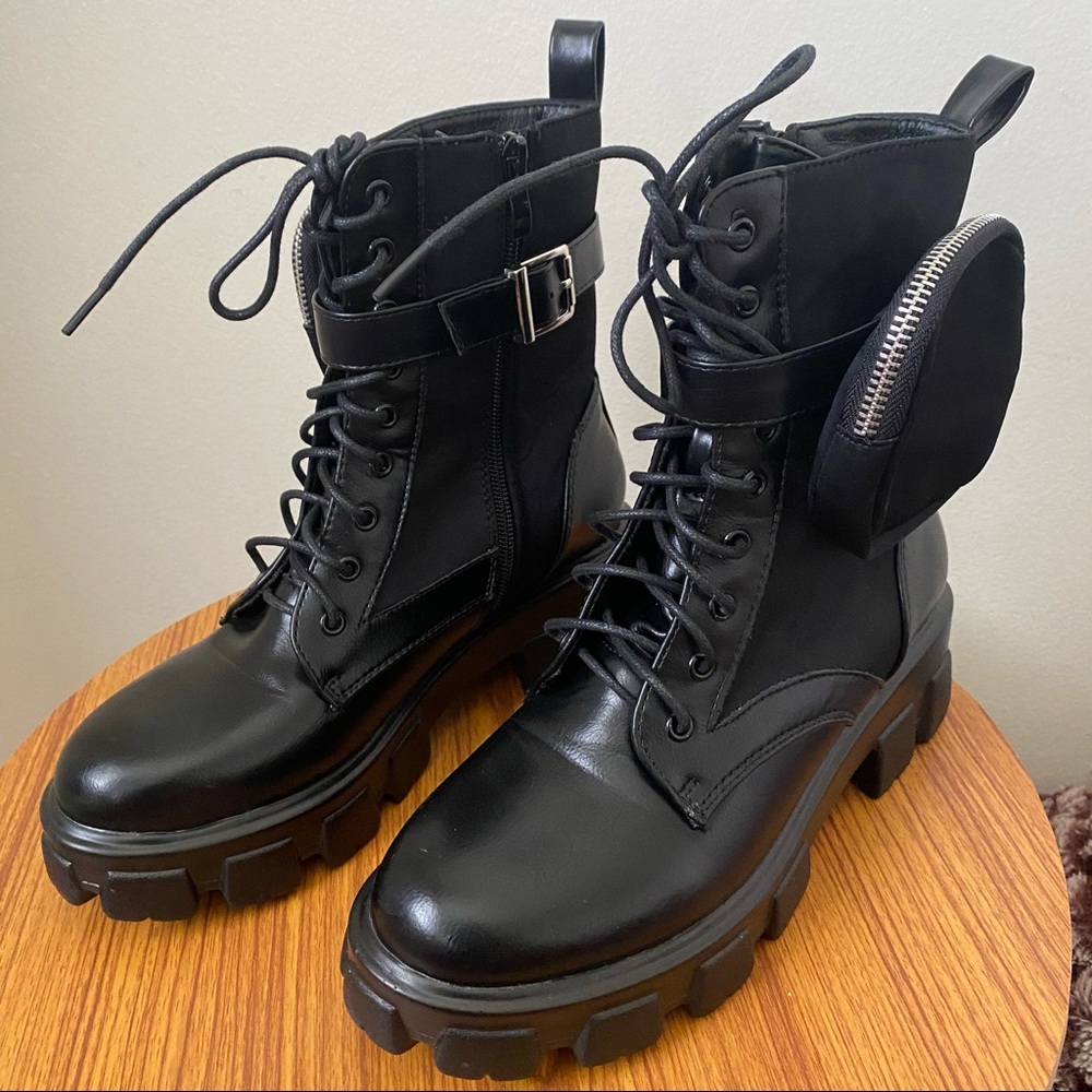 Combat boots w/detachable pouches